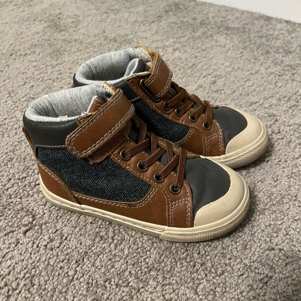 EUC Toddler High-Top Sneaker - Size 8